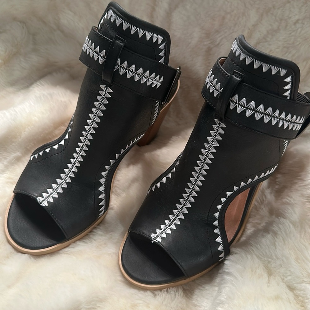 Very Volatile Chic ankle-fastened shoes